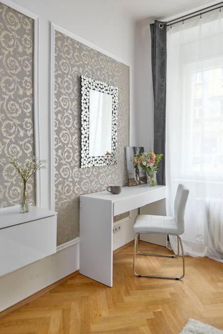 Gentle And Cozy Apartment Right At The Center Prag Exteriör bild